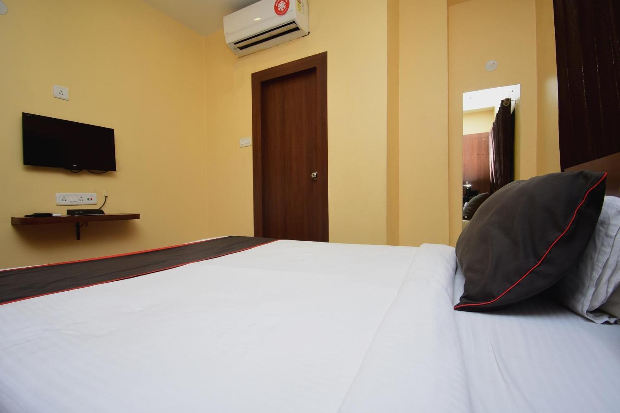 Super Collection O Gokul Residency Near Emami City Dumdum Opposite Raja Palace Hotel Dam Dam Bagian luar foto