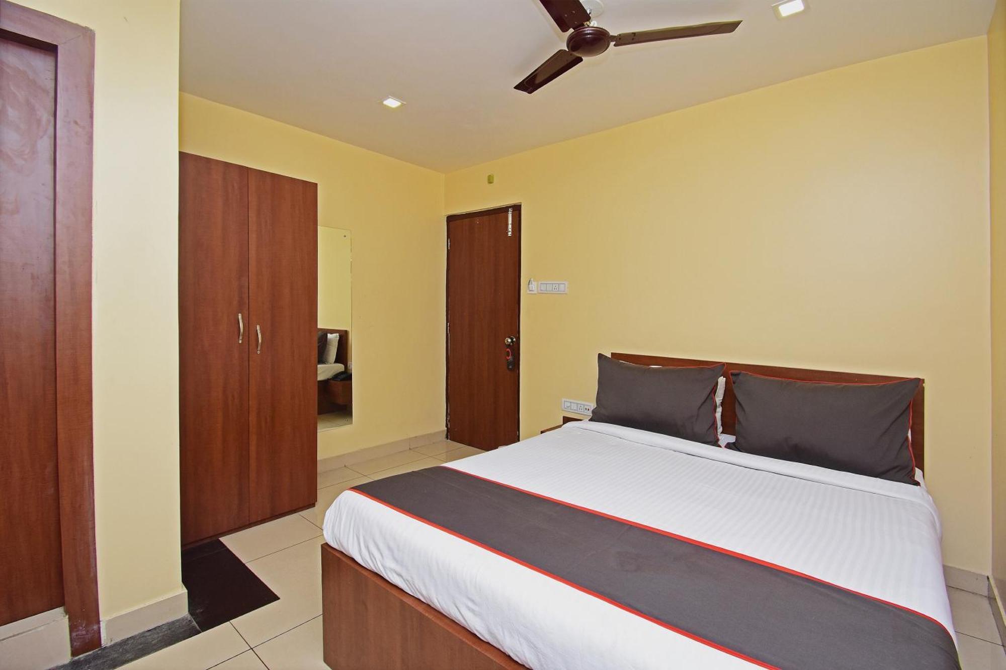 Super Collection O Gokul Residency Near Emami City Dumdum Opposite Raja Palace Hotel Dam Dam Bagian luar foto