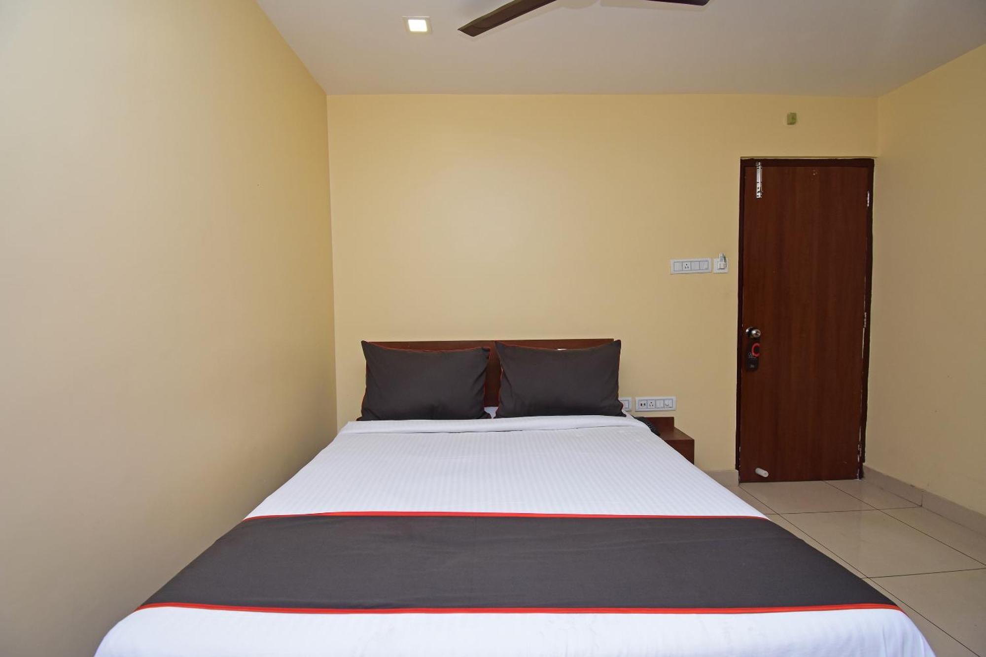 Super Collection O Gokul Residency Near Emami City Dumdum Opposite Raja Palace Hotel Dam Dam Bagian luar foto
